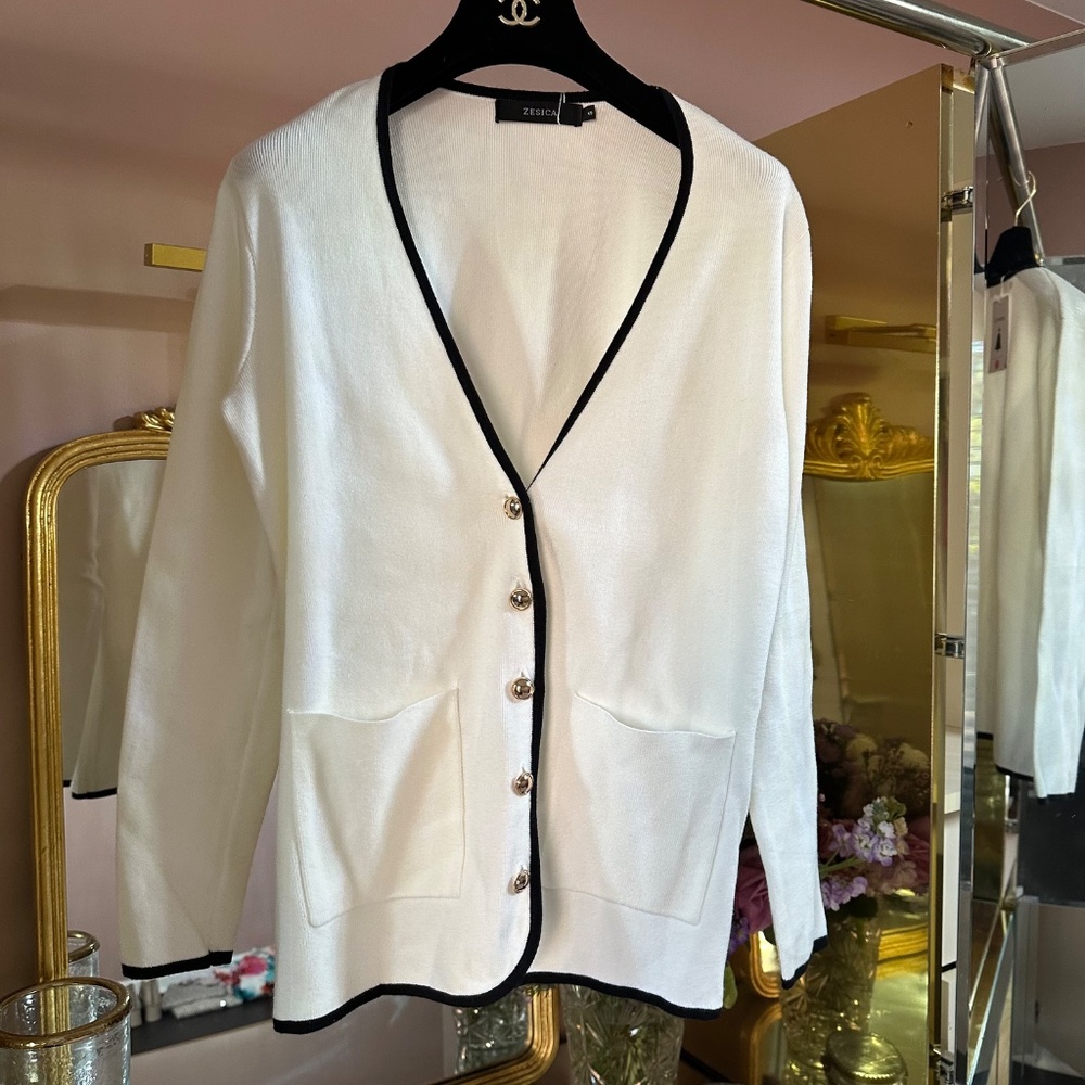 NWT Classy Knit Gold Button Cardigan W/ Black & White Contrast - Picture 2 of 8